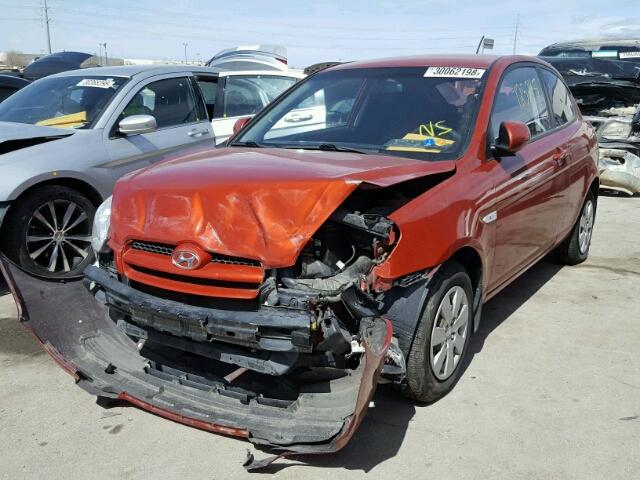 KMHCM3AC8AU170012 - 2010 HYUNDAI ACCENT BLU ORANGE photo 2