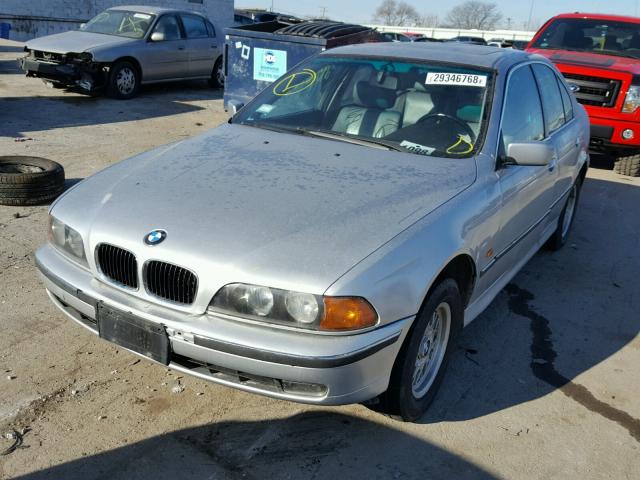 WBADD6329WBW32320 - 1998 BMW 528 I AUTO SILVER photo 2