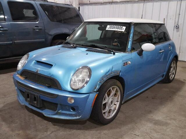 WMWRE33482TD52396 - 2002 MINI COOPER S BLUE photo 2