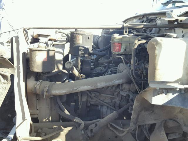 1FDNK74C2PVA24757 - 1993 FORD F700 F WHITE photo 7