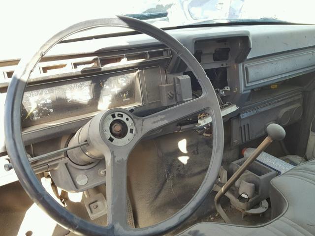 1FDNK74C2PVA24757 - 1993 FORD F700 F WHITE photo 9