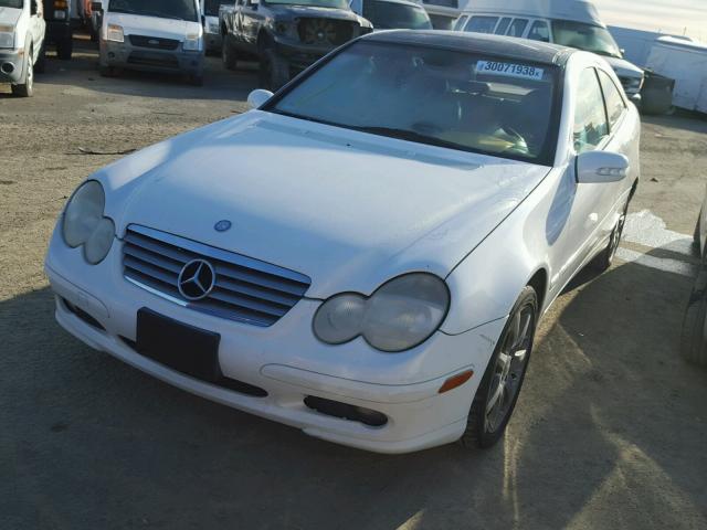 WDBRN47J32A373379 - 2002 MERCEDES-BENZ C 230K SPO WHITE photo 2