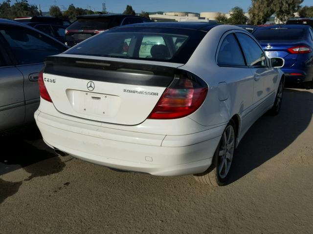 WDBRN47J32A373379 - 2002 MERCEDES-BENZ C 230K SPO WHITE photo 4