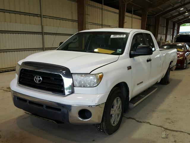 5TFSV54177X003909 - 2007 TOYOTA TUNDRA DOU WHITE photo 2