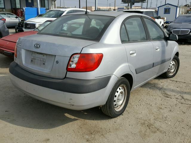 KNADE123066068592 - 2006 KIA RIO SILVER photo 4