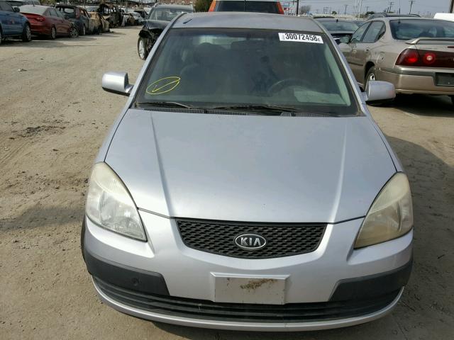 KNADE123066068592 - 2006 KIA RIO SILVER photo 9