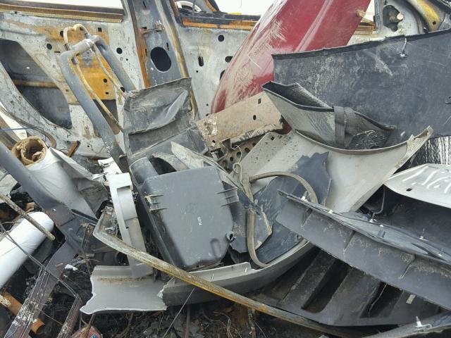 2G2WS522541270050 - 2004 PONTIAC GRAND PRIX SILVER photo 5