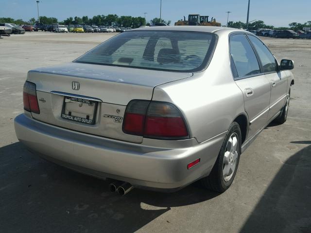 1HGCE6675VA024612 - 1997 HONDA ACCORD EX SILVER photo 4