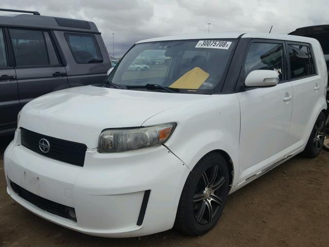 JTLKE50E381001995 - 2008 TOYOTA SCION XB WHITE photo 2