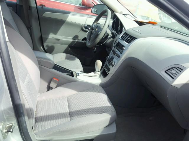 1G1ZC5EB7AF113506 - 2010 CHEVROLET MALIBU 1LT 银色 照片 5