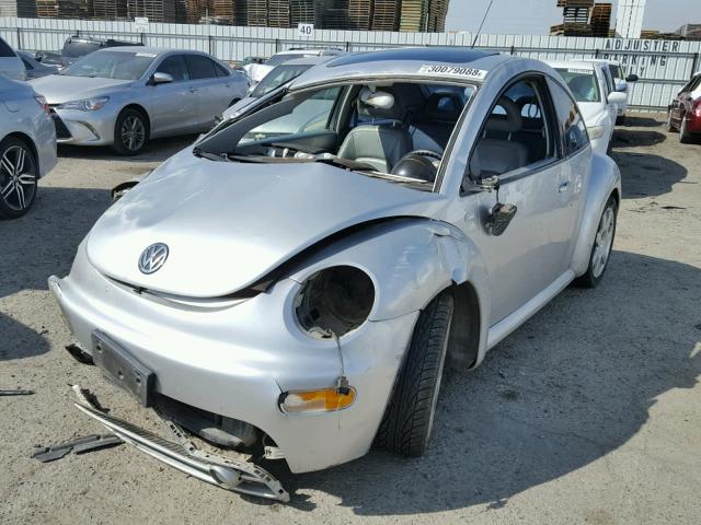 3VWDD21C21M478197 - 2001 VOLKSWAGEN NEW BEETLE 银色 照片 2