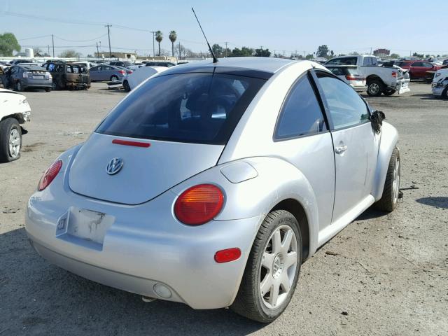 3VWDD21C21M478197 - 2001 VOLKSWAGEN NEW BEETLE 银色 照片 4