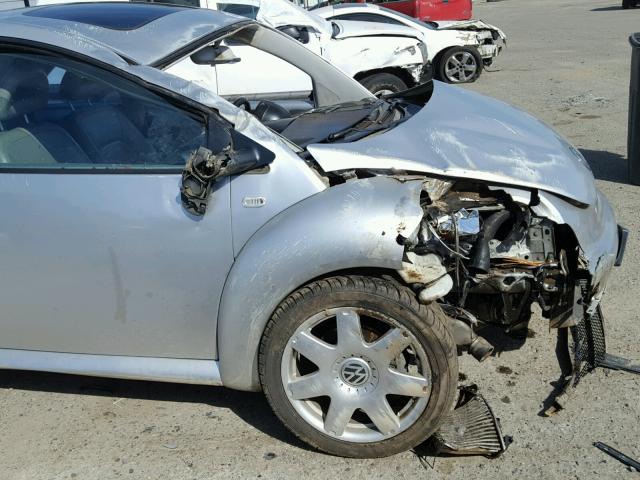 3VWDD21C21M478197 - 2001 VOLKSWAGEN NEW BEETLE 银色 照片 9