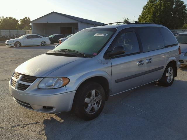 1D4GP45R25B132877 - 2005 DODGE CARAVAN SX SILVER photo 2