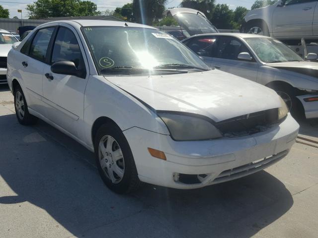 1FAFP34N65W164733 - 2005 FORD FOCUS ZX4 WHITE photo 1