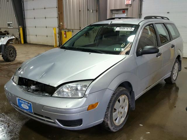 1FAFP36N37W207828 - 2007 FORD FOCUS ZXW SILVER photo 2