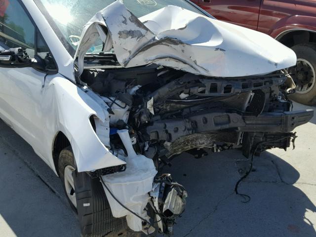 KNAFX4A61F5429785 - 2015 KIA FORTE LX WHITE photo 9