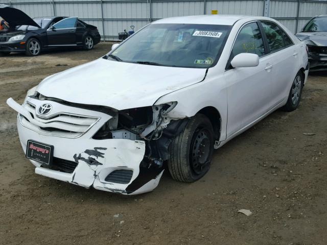 4T1BF3EK9BU713893 - 2011 TOYOTA CAMRY BASE WHITE photo 2