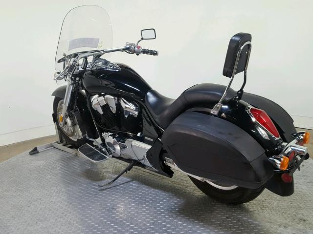 JH2SC6670BK100590 - 2011 HONDA VT1300 CT BLACK photo 6