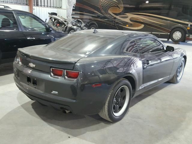 2G1FA1E31C9164232 - 2012 CHEVROLET CAMARO LS GRAY photo 4