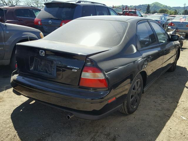 1HGCD5526RA013823 - 1994 HONDA ACCORD DX BLACK photo 4