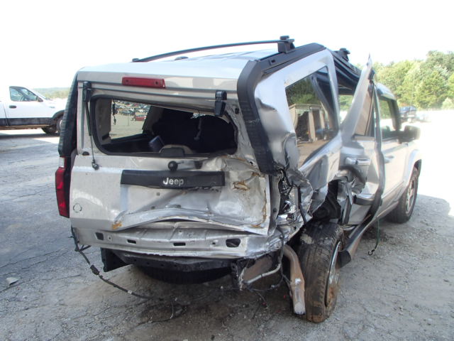 1J8HH48K49C553991 - 2009 JEEP COMMANDER SILVER photo 4