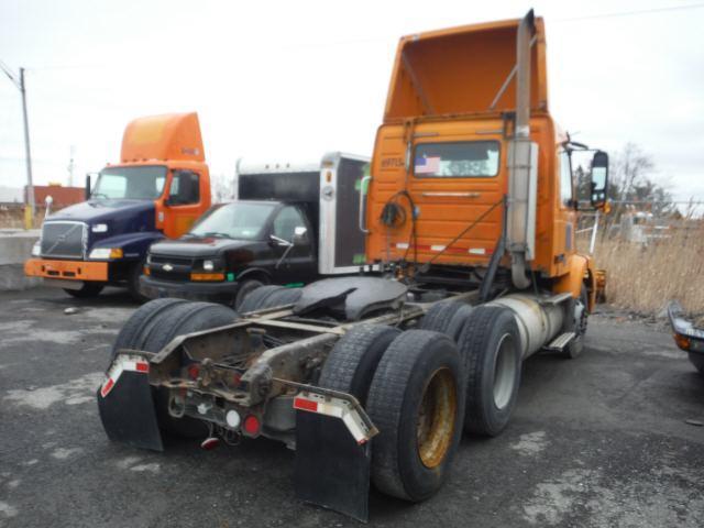 4V4MC9GF95N378193 - 2005 VOLVO VN VNM ORANGE photo 3