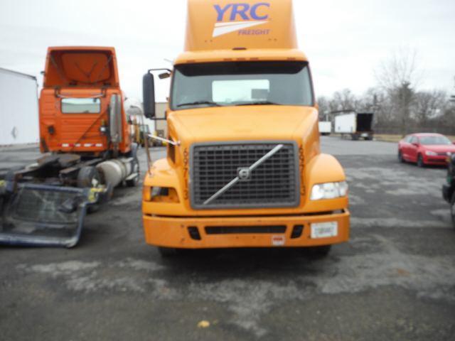 4V4MC9GF95N378193 - 2005 VOLVO VN VNM ORANGE photo 5