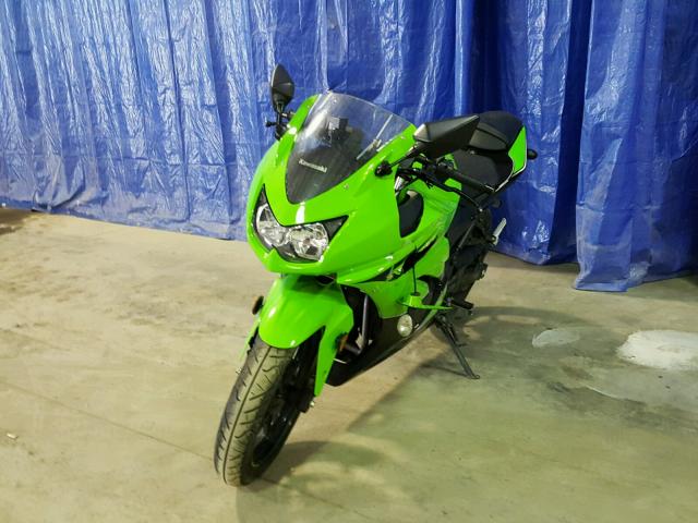 JKAEXMJ14BDA78239 - 2011 KAWASAKI EX250 J GREEN photo 2