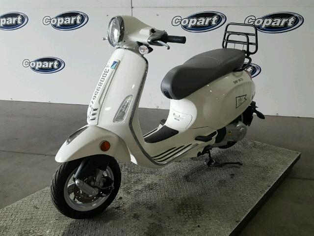 ZAPM818G9F5102151 - 2015 VESPA SPRINT WHITE photo 2