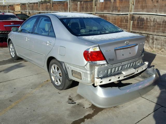 4T1BF30K05U601799 - 2005 TOYOTA CAMRY LE SILVER photo 3