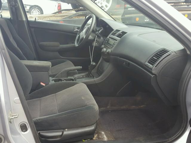 1HGCM56154A150105 - 2004 HONDA ACCORD DX SILVER photo 5