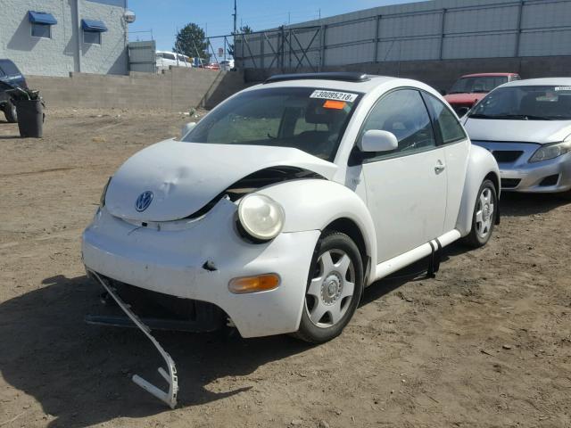 3VWCA21C2YM423831 - 2000 VOLKSWAGEN NEW BEETLE თეთრი ფოტო 2