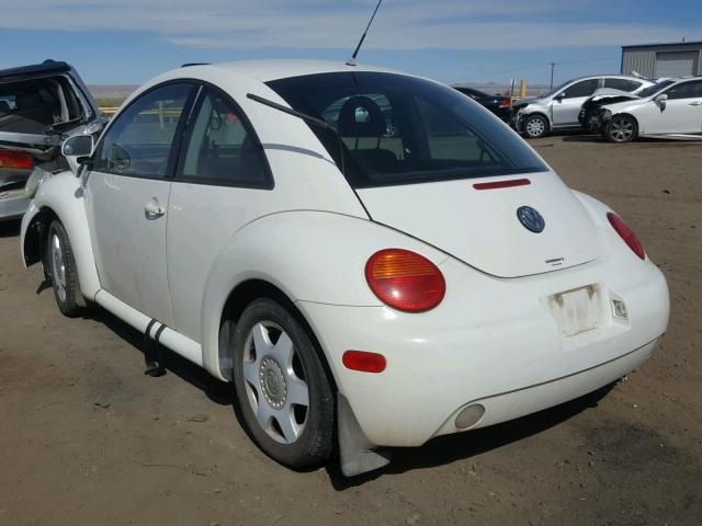 3VWCA21C2YM423831 - 2000 VOLKSWAGEN NEW BEETLE თეთრი ფოტო 3
