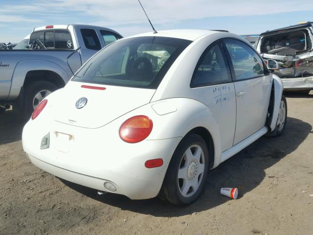 3VWCA21C2YM423831 - 2000 VOLKSWAGEN NEW BEETLE თეთრი ფოტო 4