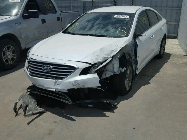 5NPE24AF0FH250442 - 2015 HYUNDAI SONATA WHITE photo 2