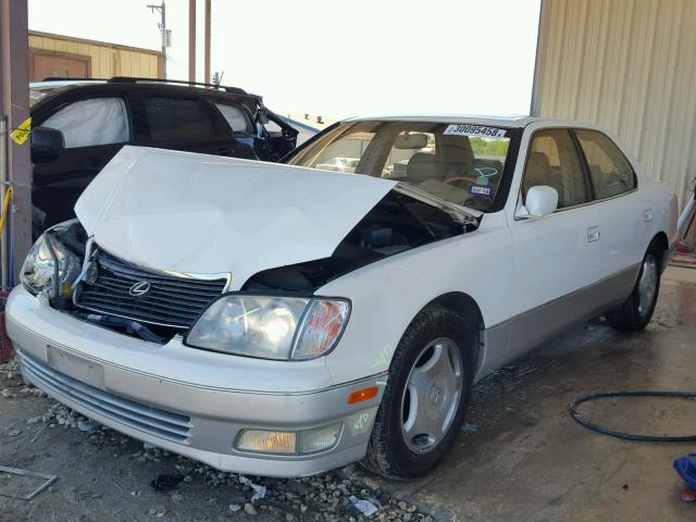 JT8BH28F8Y0171207 - 2000 LEXUS LS 400 WHITE photo 2