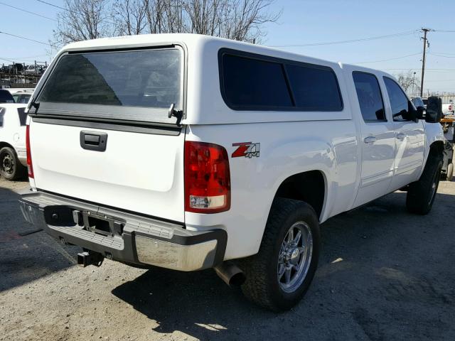 1GTHK23608F132287 - 2008 GMC SIERRA K25 WHITE photo 4