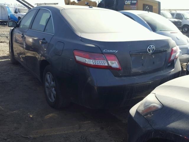 4T1BF3EK1BU770265 - 2011 TOYOTA CAMRY BASE GRAY photo 3