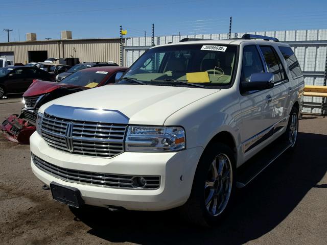 5LMFU27587LJ13109 - 2007 LINCOLN NAVIGATOR WHITE photo 2