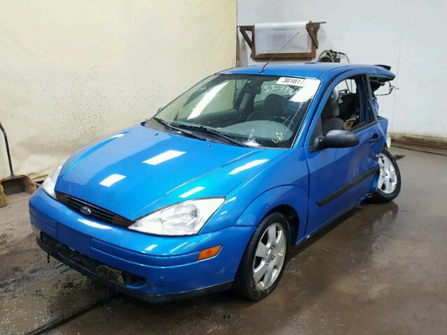 3FAFP31382R231978 - 2002 FORD FOCUS ZX3 BLUE photo 2