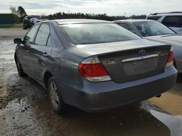 4T1BE32K35U540576 - 2005 TOYOTA CAMRY LE GRAY photo 3