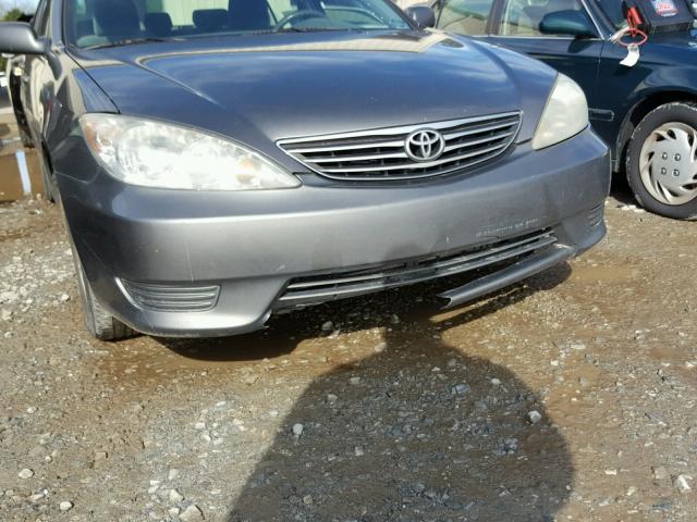 4T1BE32K35U540576 - 2005 TOYOTA CAMRY LE GRAY photo 9