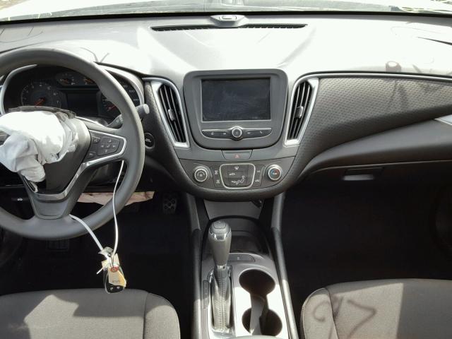 1G1ZB5ST2HF290426 - 2017 CHEVROLET MALIBU LS ვერცხლისფერი ფოტო 9