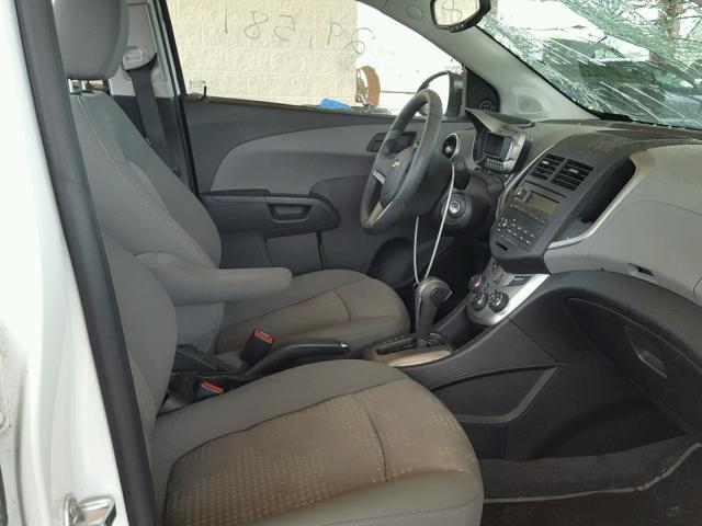 1G1JA5SH3F4133895 - 2015 CHEVROLET SONIC LS WHITE photo 5