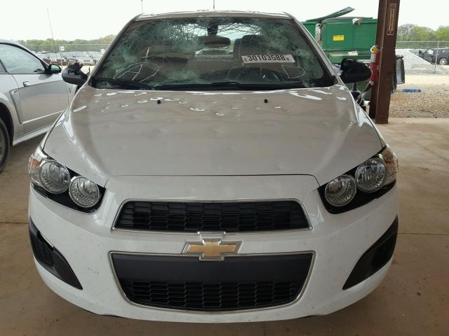 1G1JA5SH3F4133895 - 2015 CHEVROLET SONIC LS WHITE photo 9