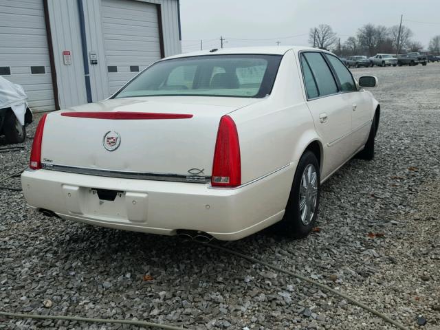 1G6KD57YX8U152820 - 2008 CADILLAC DTS WHITE photo 4