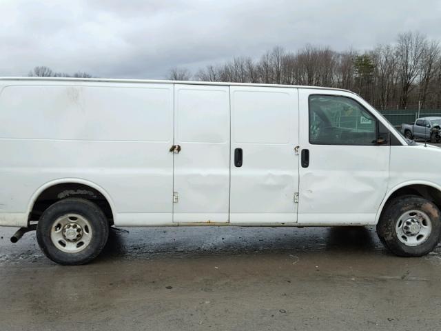 1GCWGGFA5B1101546 - 2011 CHEVROLET EXPRESS G2 WHITE photo 9