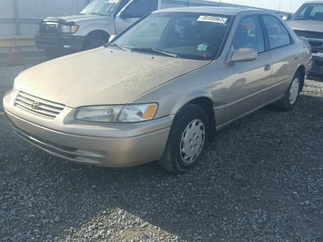 4T1BG22K2VU092299 - 1997 TOYOTA CAMRY CE BEIGE photo 2