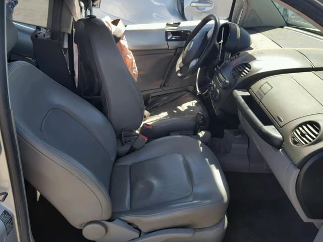 3VWBK31C65M409604 - 2005 VOLKSWAGEN NEW BEETLE 银色 照片 5